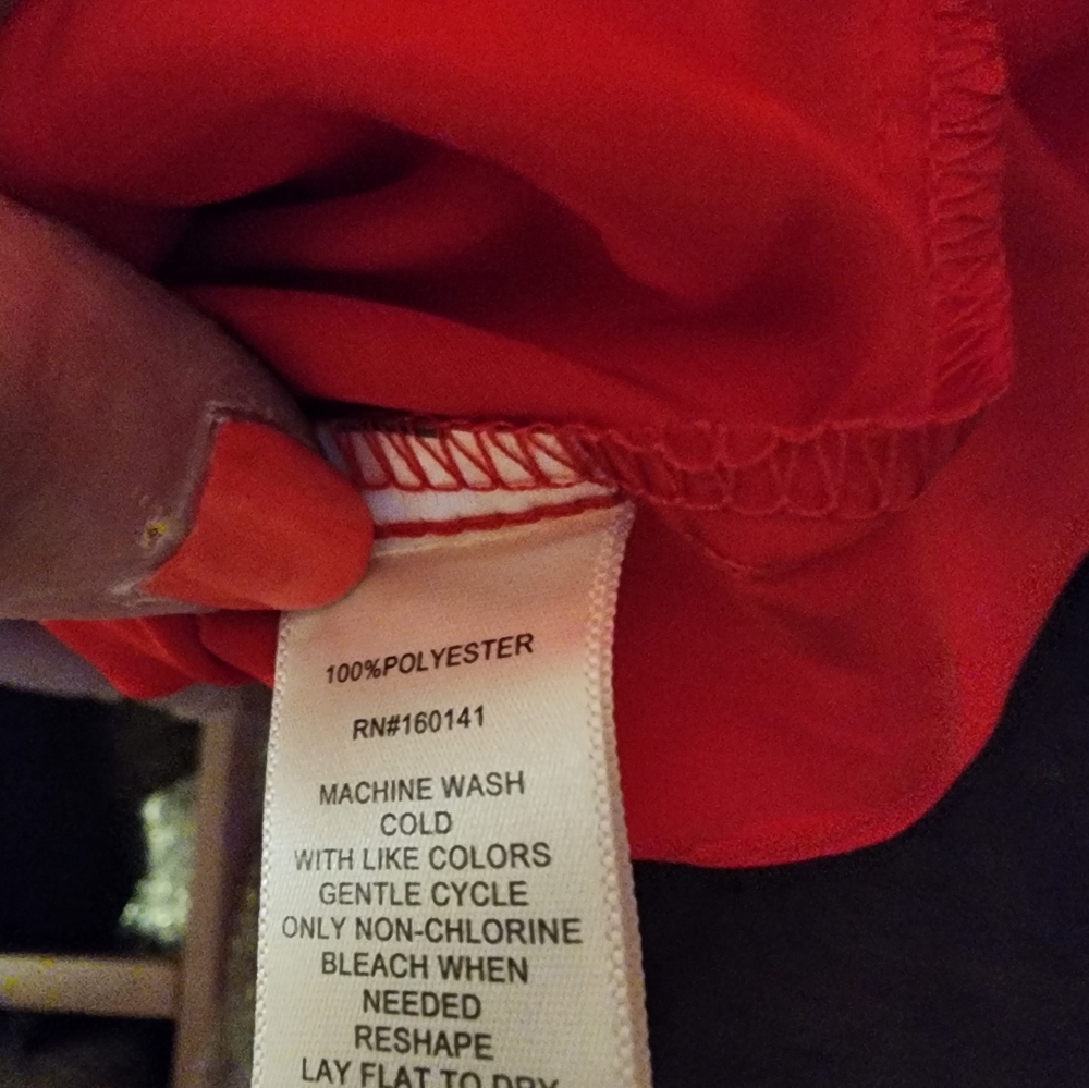 100% Polyester - Picture 7 of 7